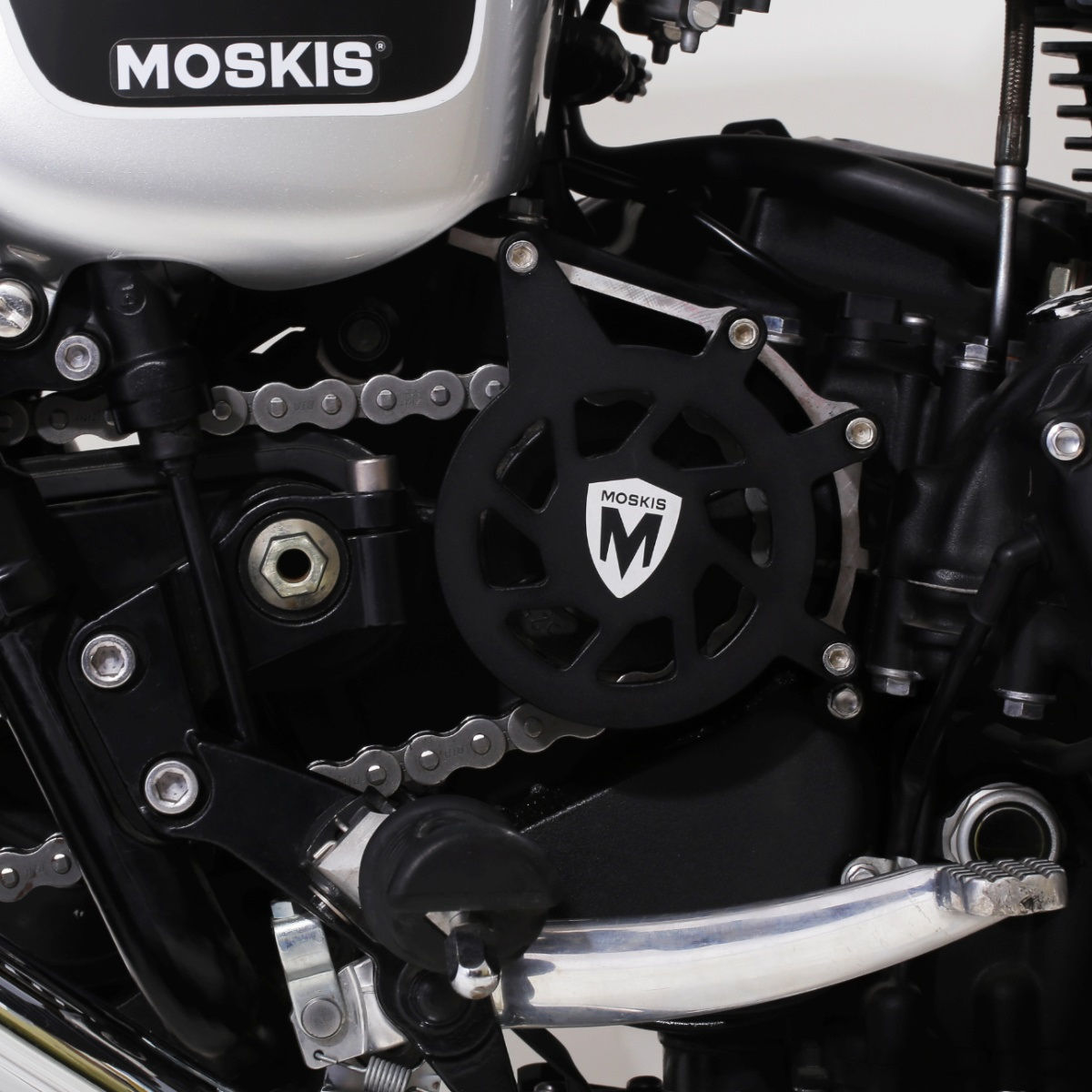 Protector de piñon para Triumph Bonneville 865, Thruxton 865 y T100 865